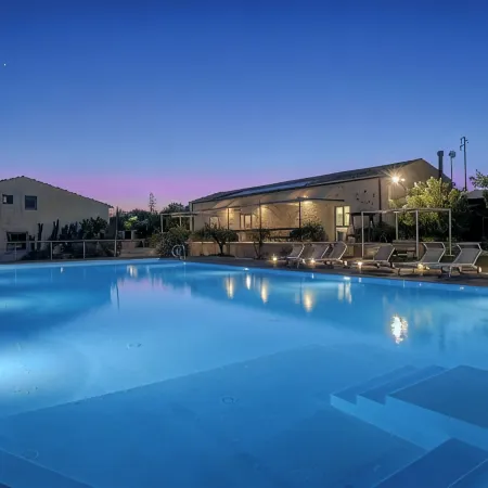 New: Wonderful villa with sea view, infinity pool, padel court