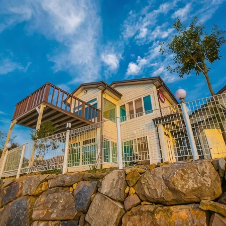 Sea and Sunset Pension