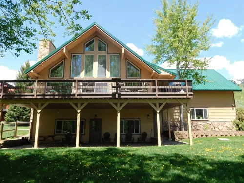 Henry's Lakefront Cabin - 20 miles from YNP - Sleeps 10 with 3 baths - Chalets