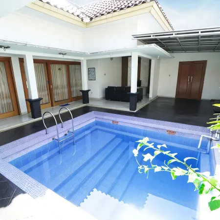 Sutan Raja Villa Kuningan