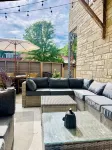 Quincy Estate 5BR/3BA for Family Stays with Fireplace Park Views & Parking - شرفة
