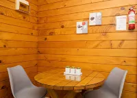 Tudor Park Motel - Motels