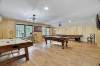 Unreal Mountain Views w/ Hot Tub Near Charming Jim Thorpe & Blue Mountain Skiing