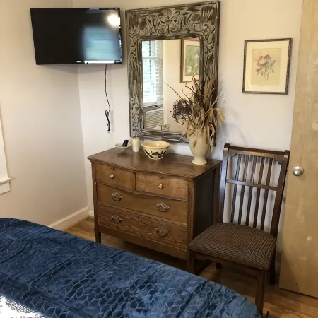 Wine Trail Dreams - 2 BR Cottage - Perfect location on the Seneca Wine Trail! Hotels in Reading