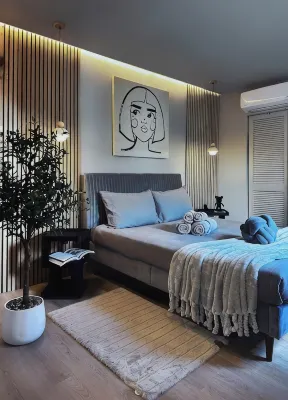 Private Parking & Patio • Stylish Urban Getaway - บังกะโล