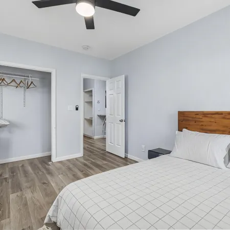 Spacious & Stylish 5 -Bed 2 Bath House in Charming Providence, a Block from PC