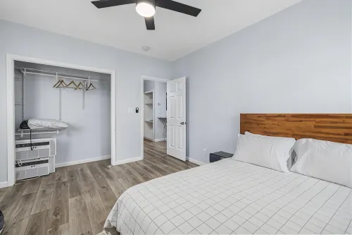 Spacious & Stylish 5 -Bed 2 Bath House in Charming Providence, a Block from PC - Bungalows