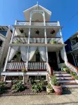 3-Br Apt: Ocean Views/Balcony, 1.5 Blocks to Beach, Passes, AC, WiFi, 1.5 Baths. - 民宿