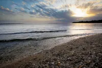 Maeburn Cottages - Self-contained Lakeside Getaway - 4-Star