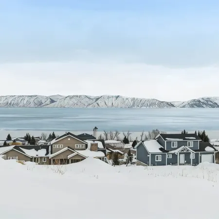 Luxury Bear Lake Retreat w/ Breathtaking Views overlooking lake 2 bedroom 2 bath