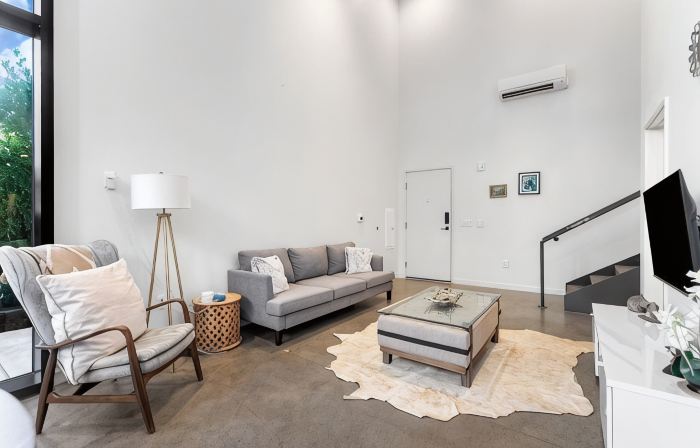 Airy and Open Corner Loft - 92 Walkscore