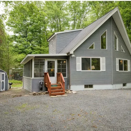 The Bear's House, Pet Friendly, Level 2 EV Charger