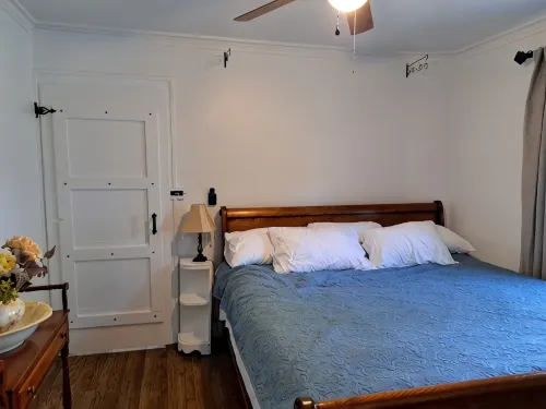 Charming 2-bedroom cottage with WiFi, AC in enjoyable Fort Madison - 무료 와이파이