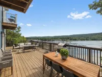 Entire Lakeview House ~ 1 Hour to MetLife ~ Hot Tub~Firepit~Stunning View~Decks Hotéis em Warwick