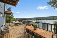 Entire Lakeview House ~ 1 Hour to MetLife ~ Hot Tub~Firepit~Stunning View~Decks