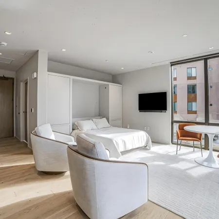 Luxury New Studio in Downtown Healdsburg with WiFi, AC, Poolhouse/Fitness Center