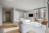 Luxury New Studio in Downtown Healdsburg with WiFi, AC, Poolhouse/Fitness Center - 3-Star