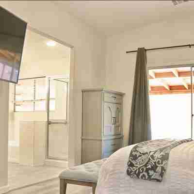 Vegas Family Retreat - Arcade Games, Private Yard & Pet-Friendly Escape Rooms