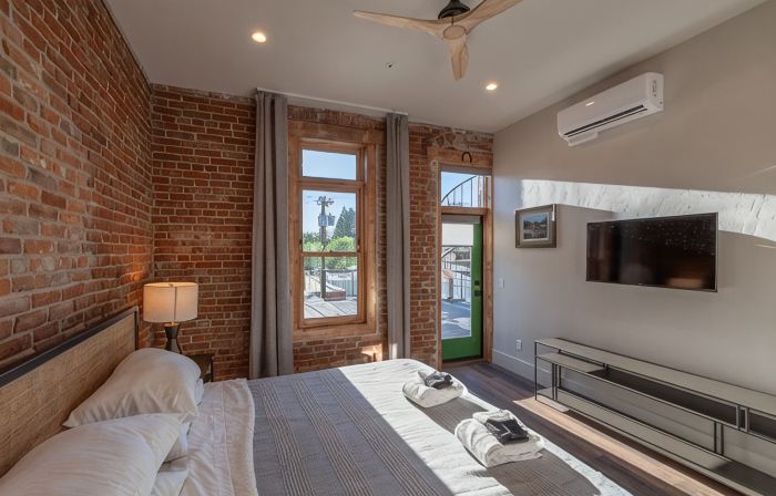 Historic Main Street Loft- 2nd Floor