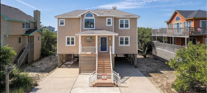 Spacious, Bright, & Airy Home - 100 steps to beach Hotels in Currituck County