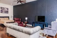 Downtown close to UAB, St. Vincent’s, BJCC and Airport - Homestays