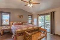 Bear Meadow Lodge: relaxing 3400 sq. ft., 6 bdm home 37 miles from Jackson Hole - Homestays