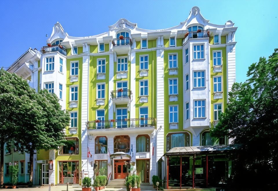 Grand Hotel London