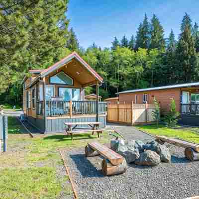 Rainforest Tiny Home Retreat: Rustic Modern Hotel Exterior