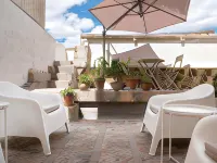 Litium 3 Hotels near Teatro Apollo
