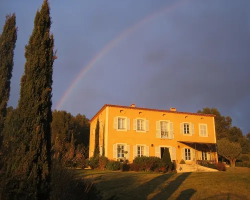 Bastide Tara Chambres d'hôtes Cabriès Aix-en -Provence TGV Hôtels à : Cabriès