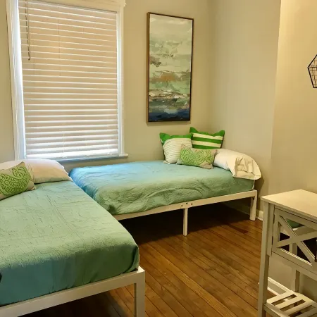 Urban Oasis 3 Miles to Cincy Sleeps 12
