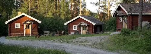Timmerhus Komplett Mindre Bostad Med tillgång Till Stort Servicehus
