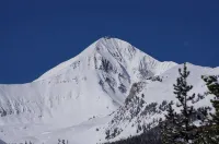 復古滑雪公寓孤山腳下！穿梭巴士線路沿線！民宿 - 3星級