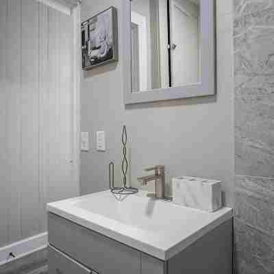 Modern 1 bedroom 1 bath apartment Rooms