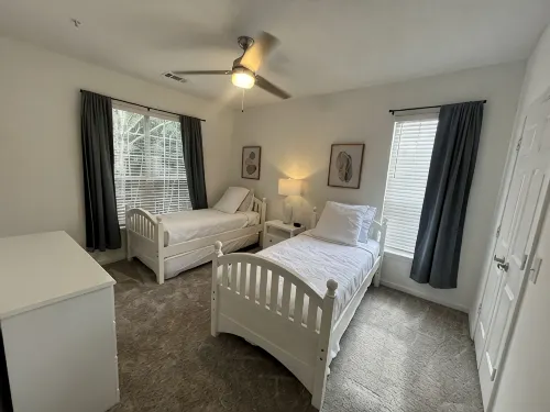 Fabulous 3 bedroom/2 bath with attached Garage - balcony