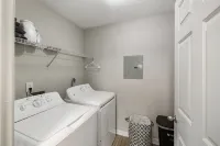 Modern 3Br  Near Uga & Sanford Stadium, Pool + Gym and Hospitals - 3 stjerner