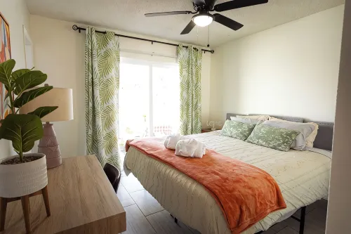 Steps to Beach & Shops - King Suite - Private Patio & Grill + Parking