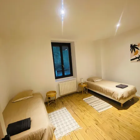 Magnificent 9-person house close to town center.