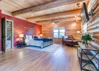 Naffcation Lodge OKC Cabin And Guest House Retreat On 5 Acres