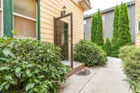 Charming Capitol Hill Craftsman Hotels in Stevens
