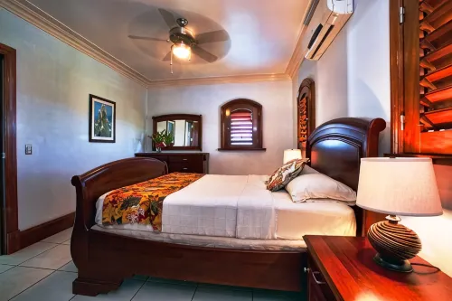 Vista Verde Roatan - Spacious Private Beachfront Villa-Snorkel, Dive, Relax! -  Ferienhäuser