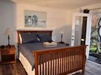 NON SMOKING Private Suite in Edmonds Bowl w Sound view. Hotels in Edmonds