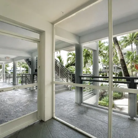 Modern Coastal 2Br on Intracoastal • Walk to Beach