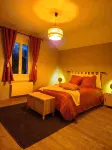 Former gatehouse, spa, billiards room near Beauval Zoo, Loire château. - บังกะโล
