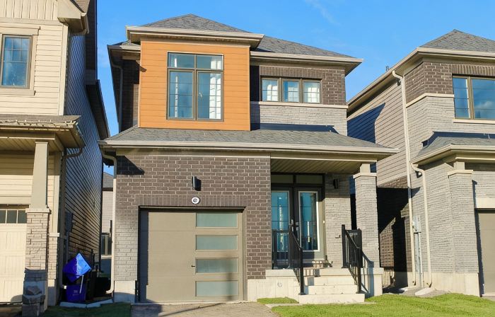 Newly Built 3-bedroom house with WiFi, Parking and AC 15 mins to the Falls
