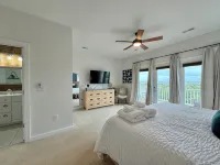 The Vida Sol! Steps to the Ocean. Sound views, Sunsets, Pier + Kayak launch - 4-Star