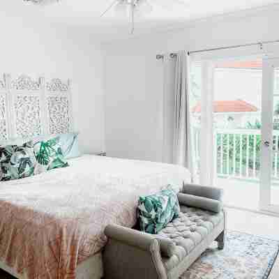 Delaporte Point Near waterpark Private Beach! Rooms