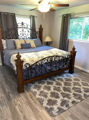 Charming Downtown Home on 5th street - Wi-Fi