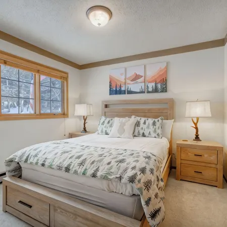 Private Game Room, Close to Town Center and Ski Resort! Pool, Hot Tub & Sauna!