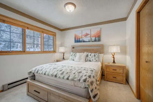 Private Game Room, Close to Town Center and Ski Resort! Pool, Hot Tub & Sauna! - مسبح